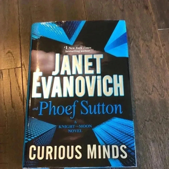 Janet Evanovich Curious Minds Book - never read - Excellent condition - Picture 1 of 5